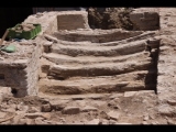 02579 ostia - regio ii - oestl der via dei grandi horrea - ausgrabungsarbeiten - bli ri osten - detail - evtl treppe - 06-2024.jpg